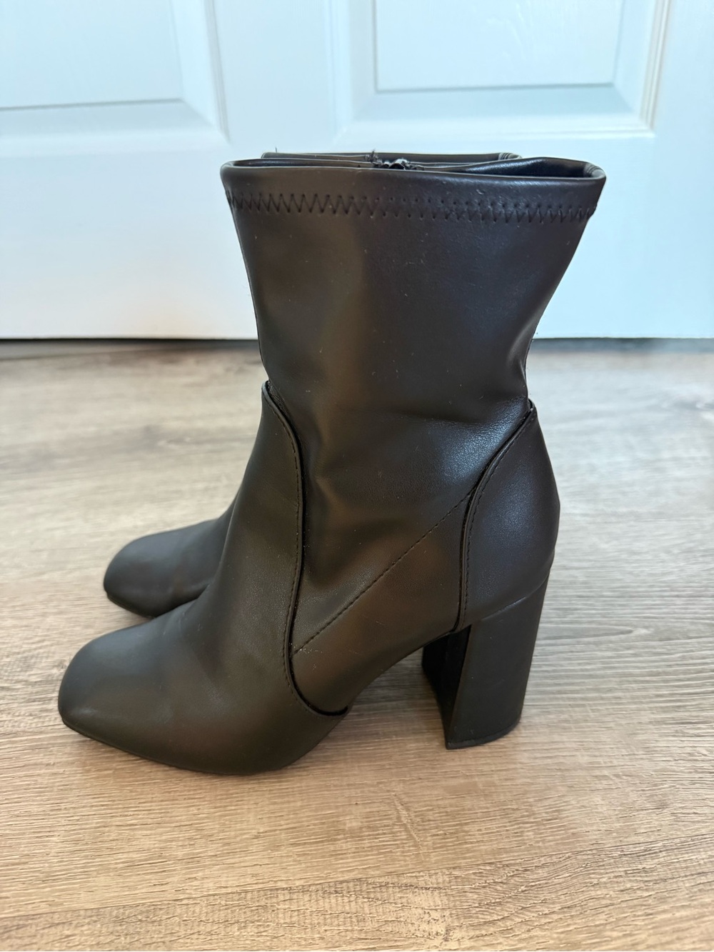 Black Mid-Calf Block Heel Boots